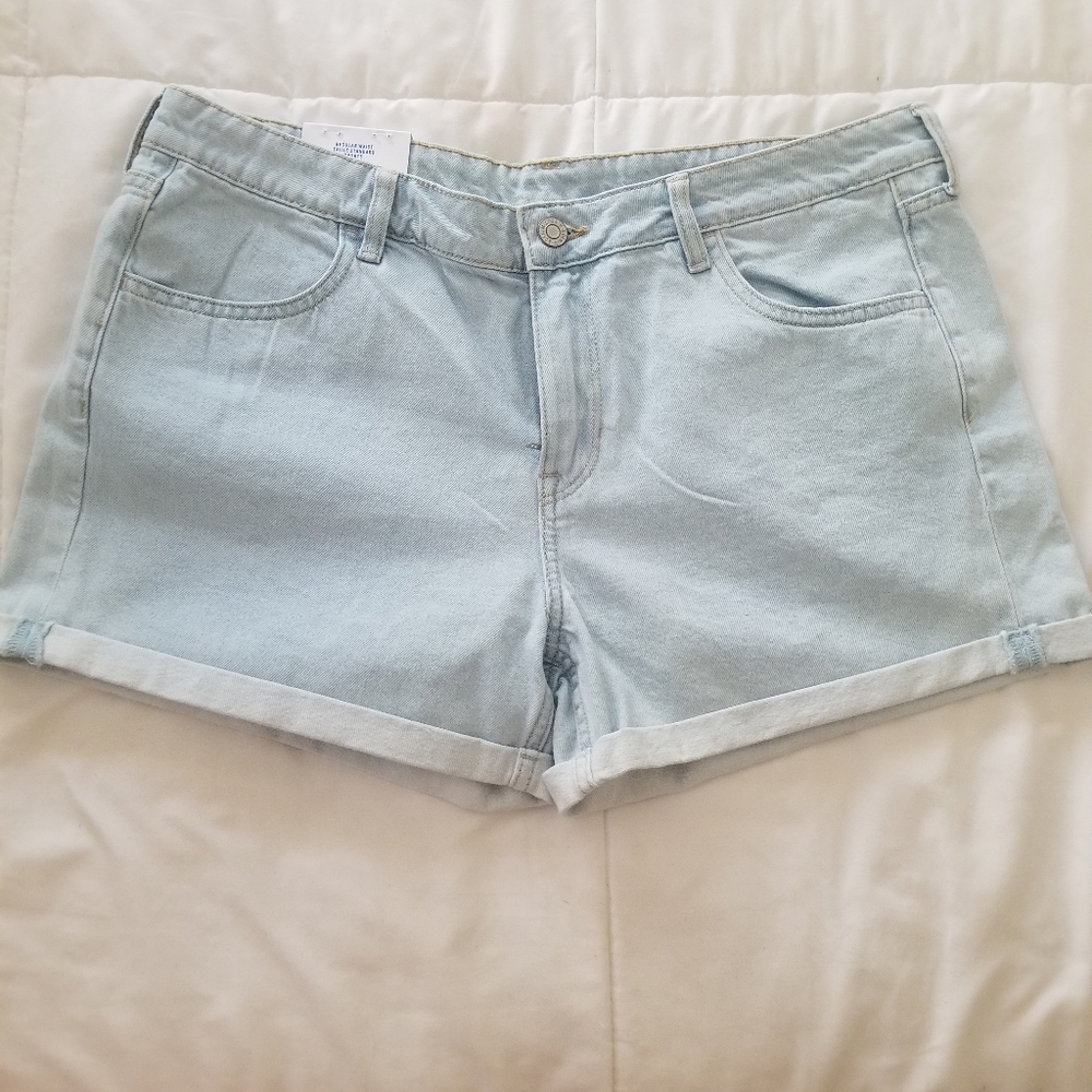 H&M • Regular Waist Denim Short 10